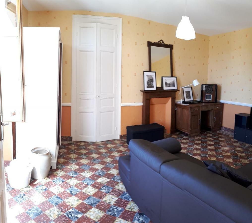 Grand Gite Maison d Alice Auvergne - 15 personnes Saint-Bonnet-les-Quarts Extérieur photo