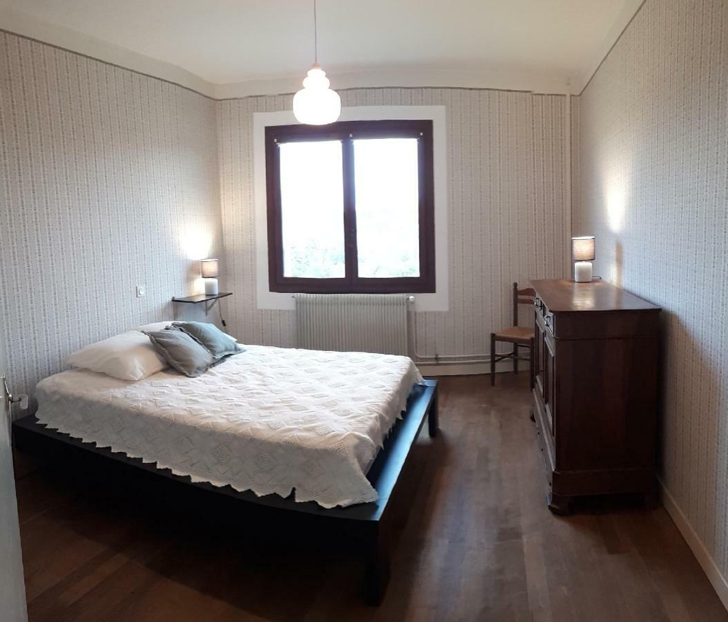 Grand Gite Maison d Alice Auvergne - 15 personnes Saint-Bonnet-les-Quarts Extérieur photo