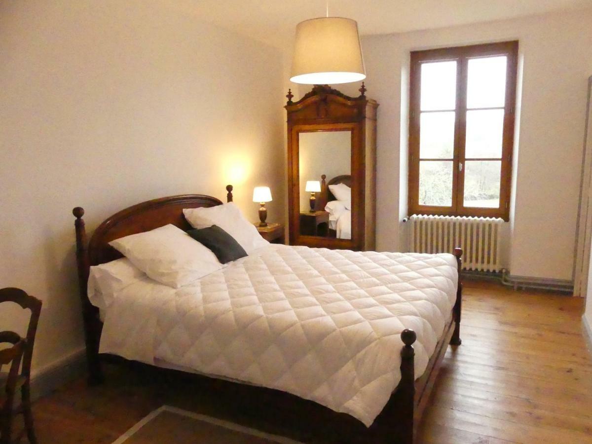Grand Gite Maison d Alice Auvergne - 15 personnes Saint-Bonnet-les-Quarts Extérieur photo